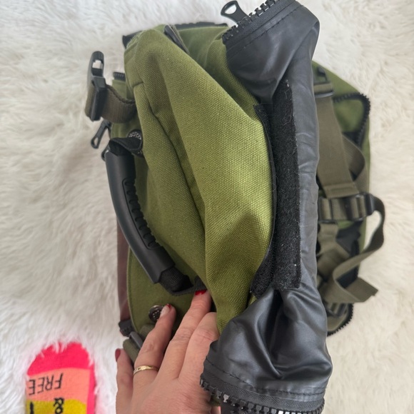 SOVRN Republic Drifter 30L backpack duffle - Picture 11 of 15